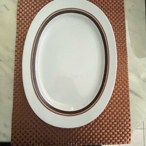 L’étoile Oval Serving dish